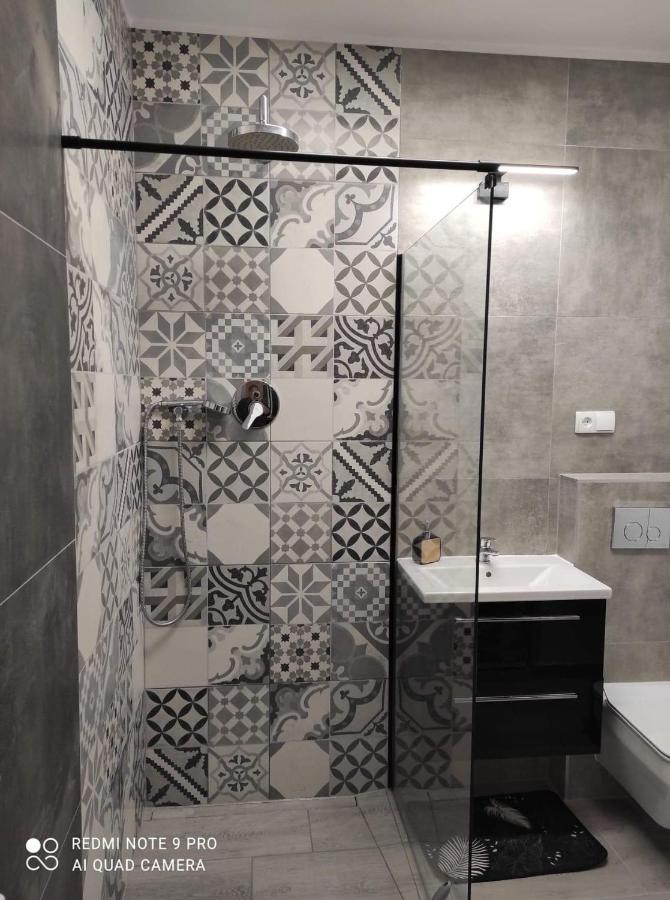 Urocze Studia: Sauna, Kominek i Ekonomiczne Opcje Blisko Warszawy Lomianki Exterior photo