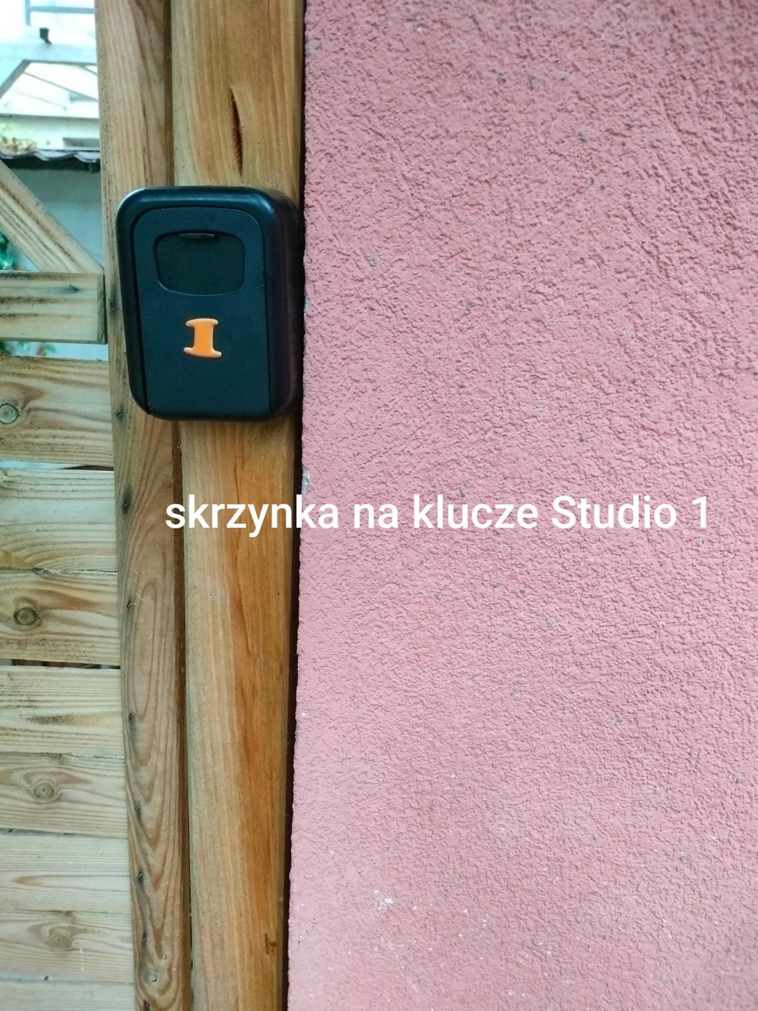 Urocze Studia: Sauna, Kominek i Ekonomiczne Opcje Blisko Warszawy Lomianki Exterior photo