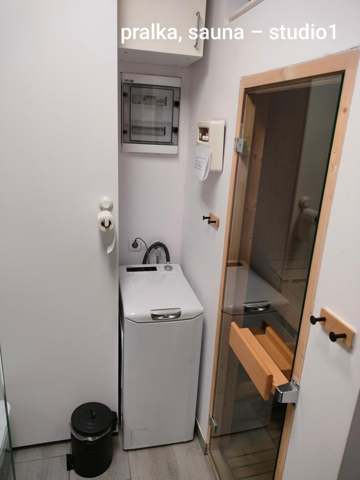 Urocze Studia: Sauna, Kominek i Ekonomiczne Opcje Blisko Warszawy Lomianki Exterior photo